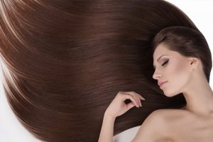 Врятуйте сухі кінчики: як кератин для волосся відновлює пошкоджену структуру